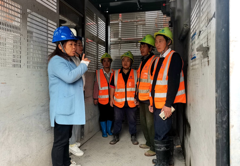 建投建工上江傳奇項目舉行特種設(shè)備、特種人員安全知識培訓(xùn)活動 (4).jpg