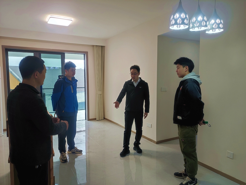 劉旭到保障性住房項(xiàng)目開展收尾工作督查 (1).jpg
