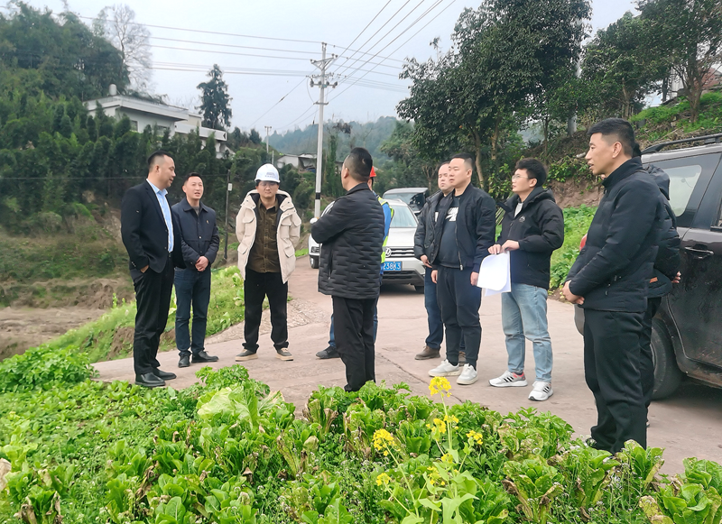 興文縣農(nóng)業(yè)農(nóng)村局局長何明強(qiáng)督查2024年“高農(nóng)”建設(shè)項目.png